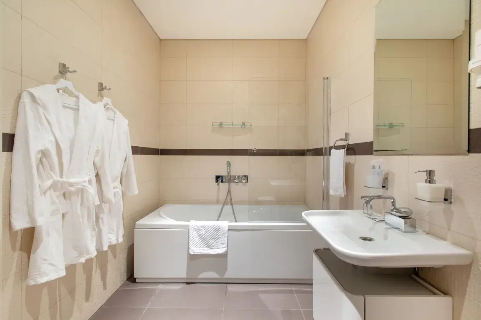 Rockmond 48 Junior Suite 14