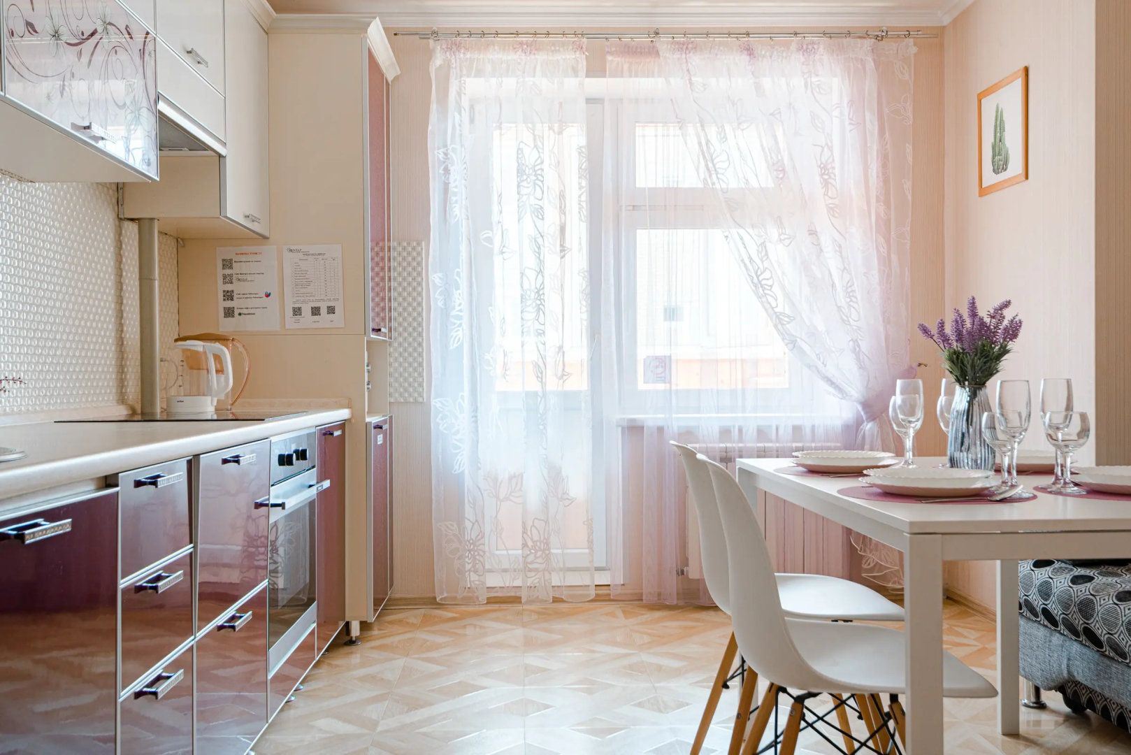 Квартира 1-к яркая у залива на Маркова 8/2 от RentAp, 4 сп.места