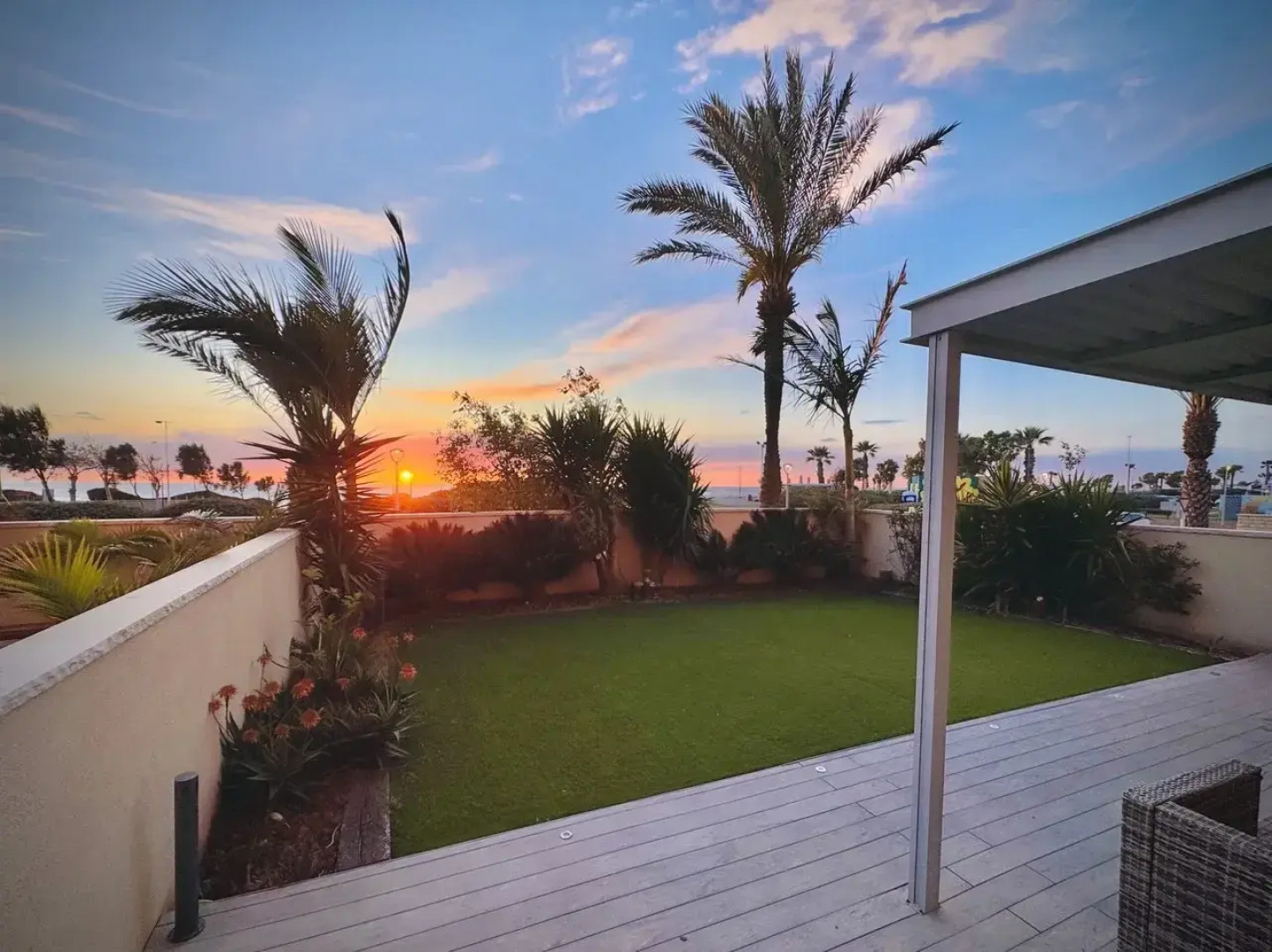 Квартира GW002 Gugel Waves Amazing Seaview & Garden Family Apartments