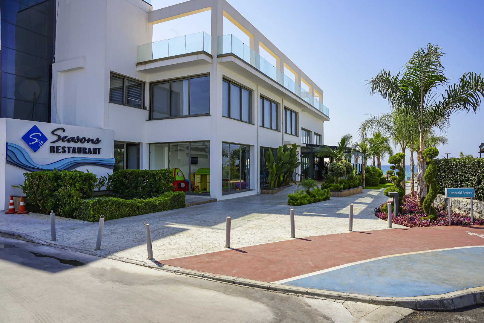 Курортный отель Four Season Li̇fe