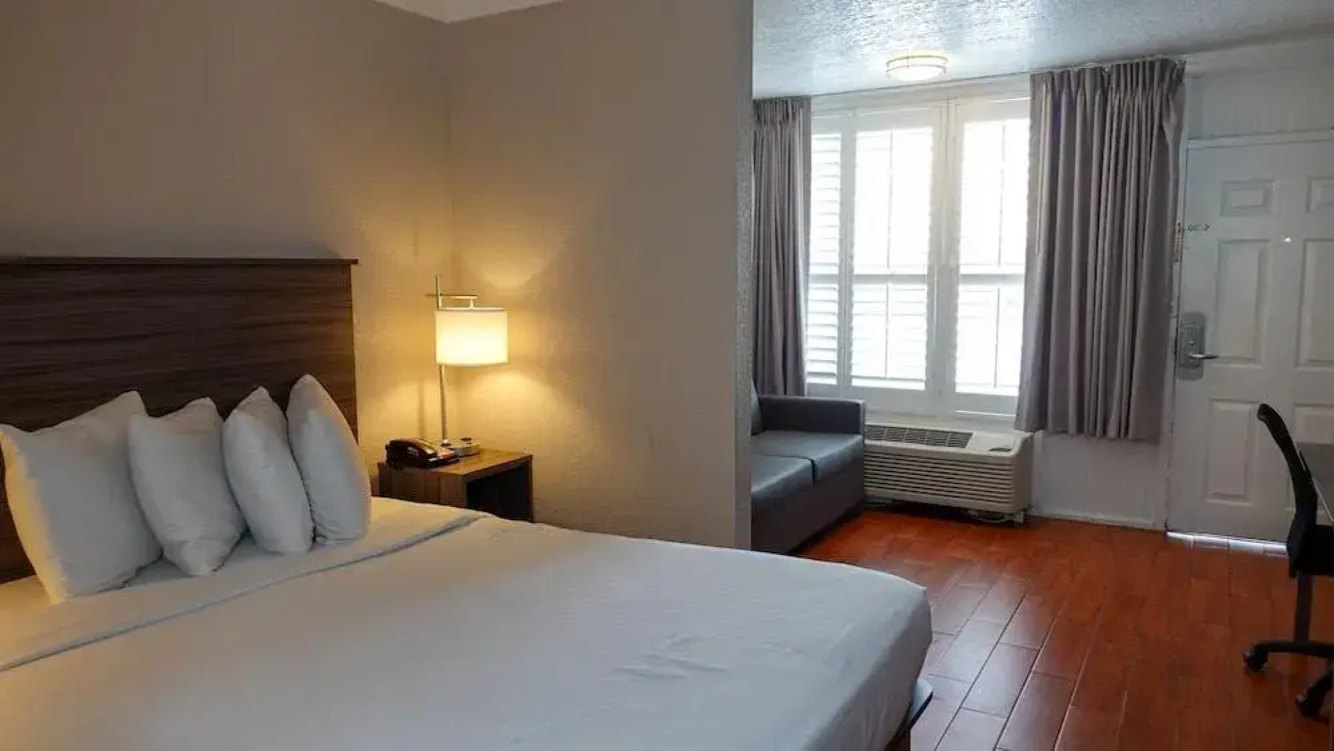 Мини Отель Melbourne All Suites