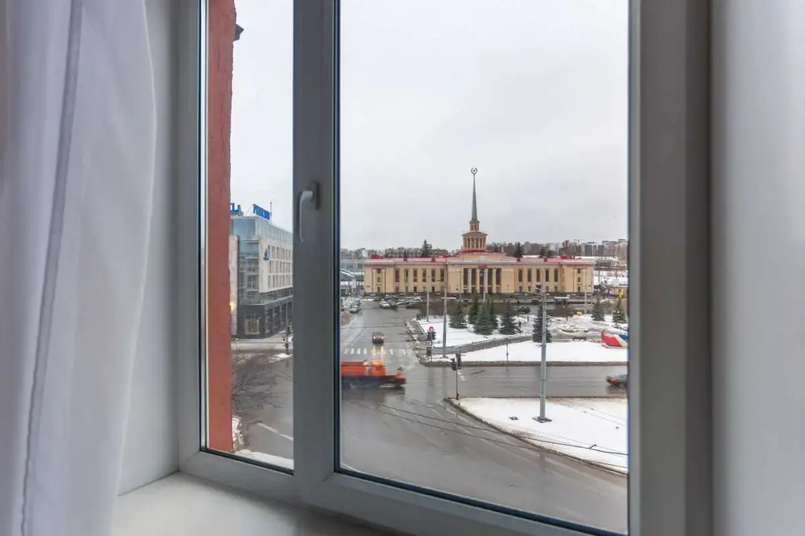 Апартаменты двухкомнатные с Видом на Привокзальную Площадь Hygge Karelia