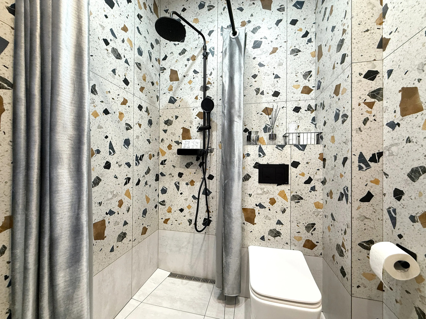 Апартаменты ЯРКИЙ ДИЗАЙН ПАНОРАМА НА РЕКУ ПРЯМО С КРОВАТИ