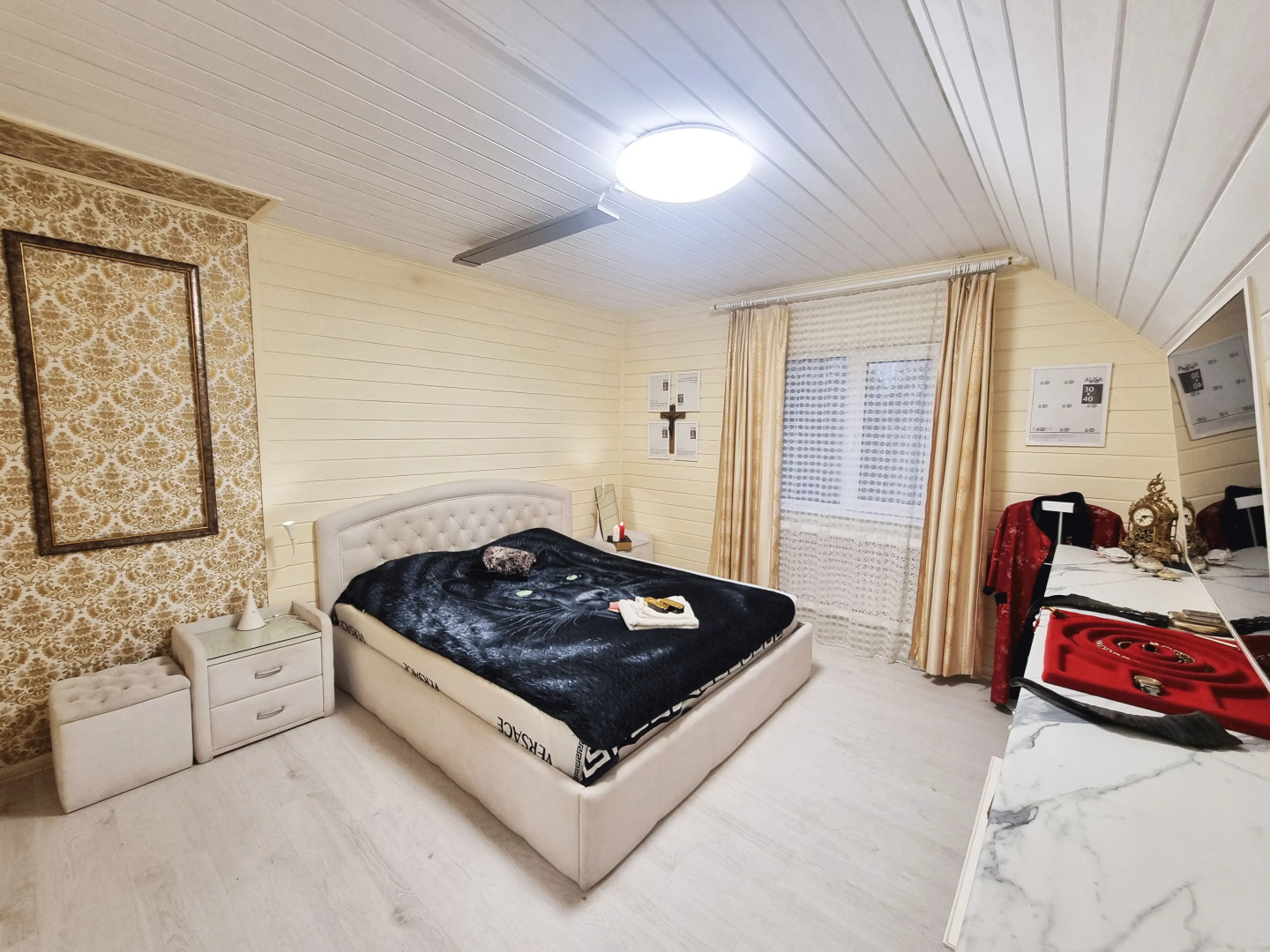 Частный дом Большой двухэтажный коттедж в стиле ампир с баней и бассейном