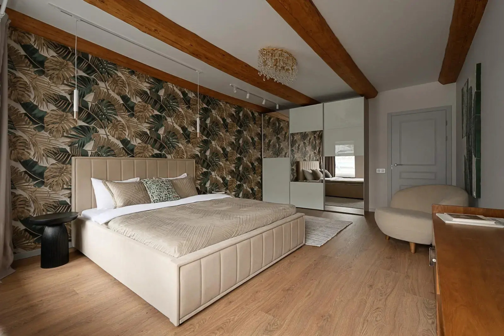 Апартаменты Moca 120 кв.м в Тихом Сквере на Невском Проспекте с Видом на Церковь св. Екатерины