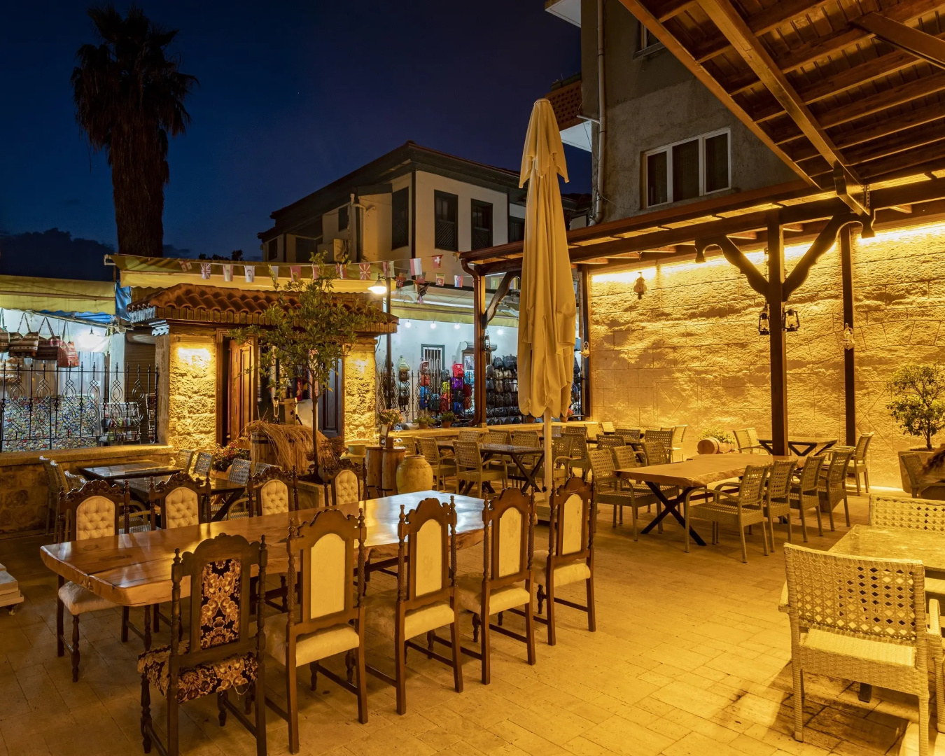 Отель WOO Town Suites