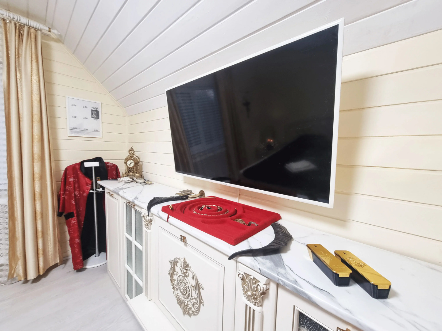 Частный дом Большой двухэтажный коттедж в стиле ампир с баней и бассейном