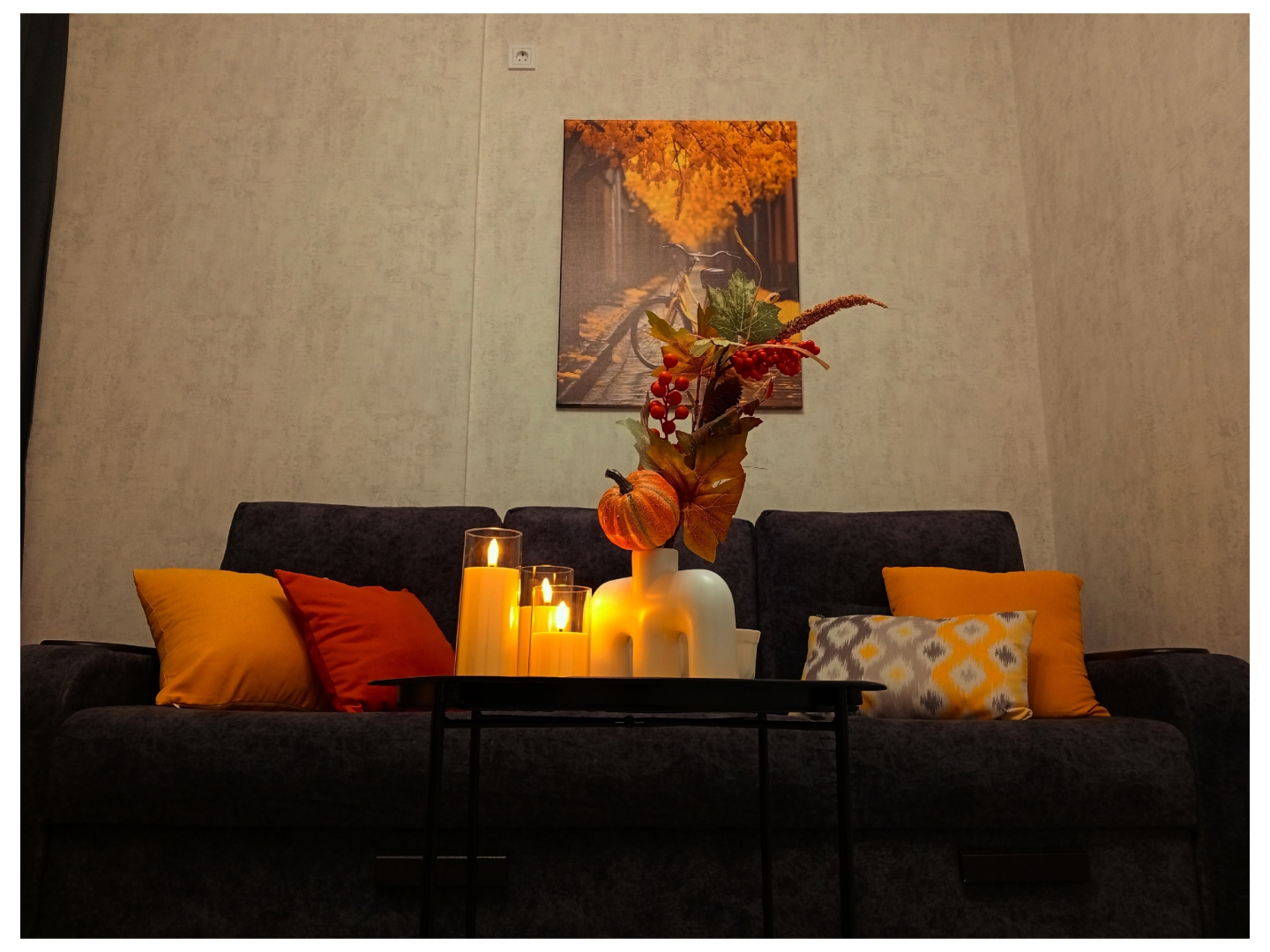 Квартира с панорамными окнами с видом на озеро