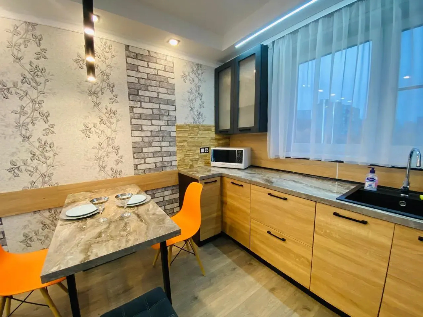 Апартаменты с 1 комнатой с красивым ремонтом (КВАРТИРА51)