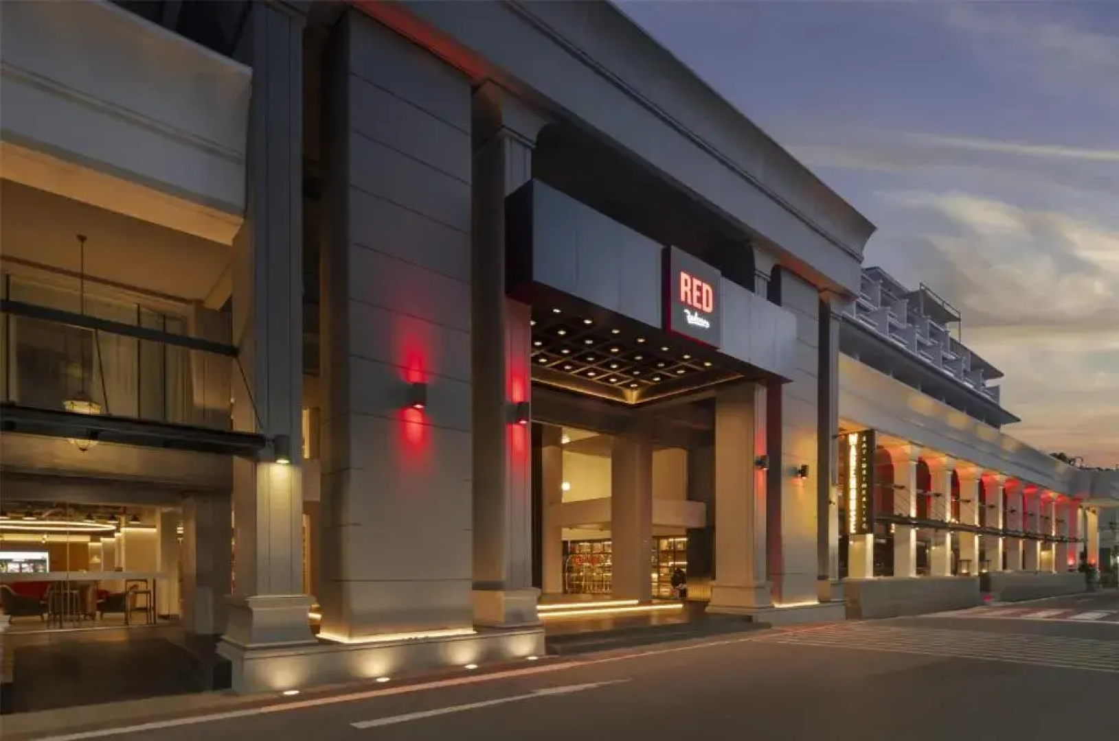 Отель Radisson RED Phuket Patong Beach