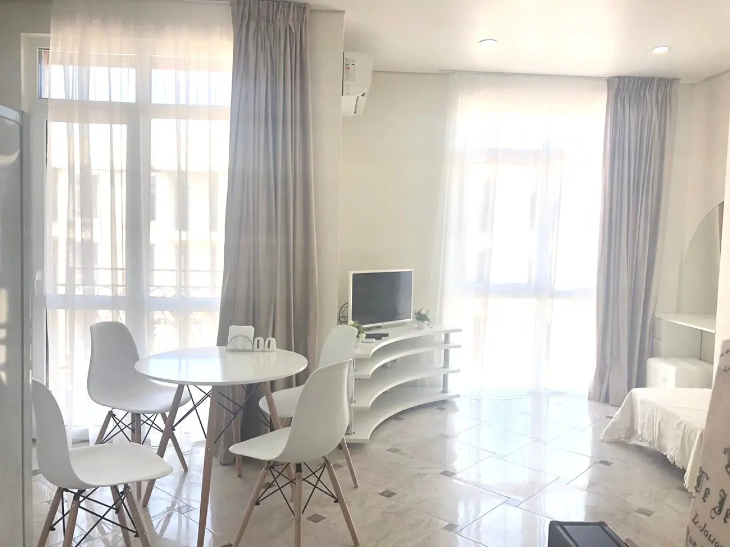 Апартаменты 3 на Нижнеимеретинской 143