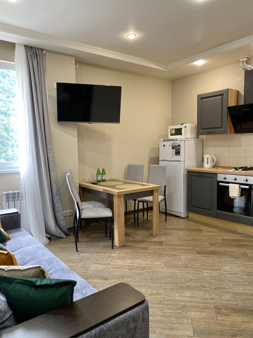 Апартаменты с Балконом у Подножия Хребта Аибга