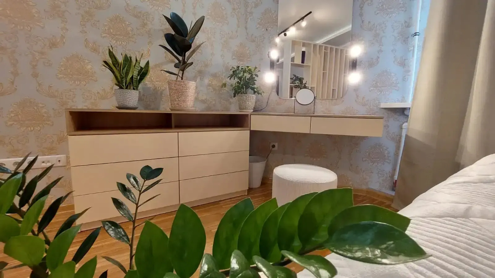 Семейные апартаменты в центре рядом с метро и набережной озера Кабан