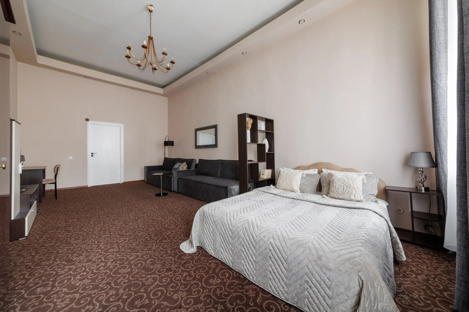 Апартаменты 4 спальни на Владимирском