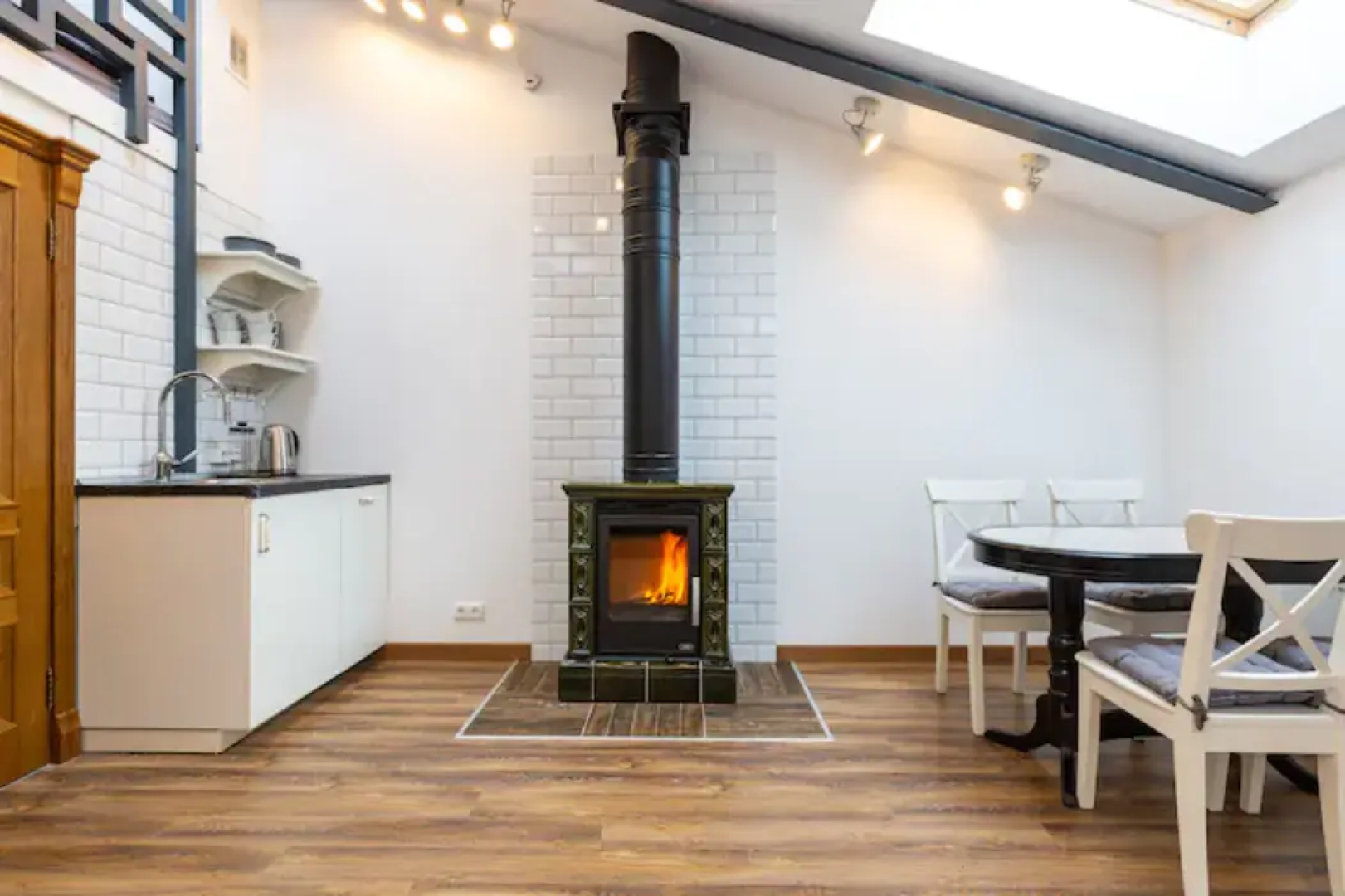 Апартаменты Лофт с зеленым камином