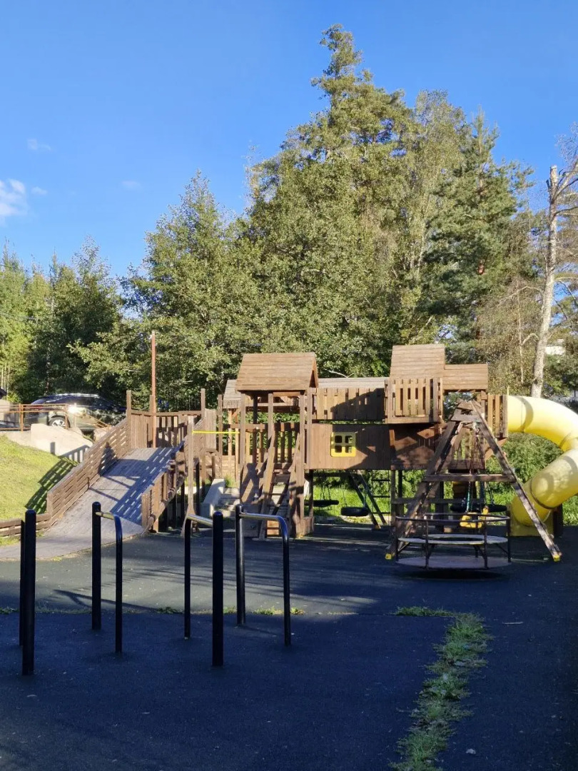 Частный дом коттедж семейный три тома  у Финского залива