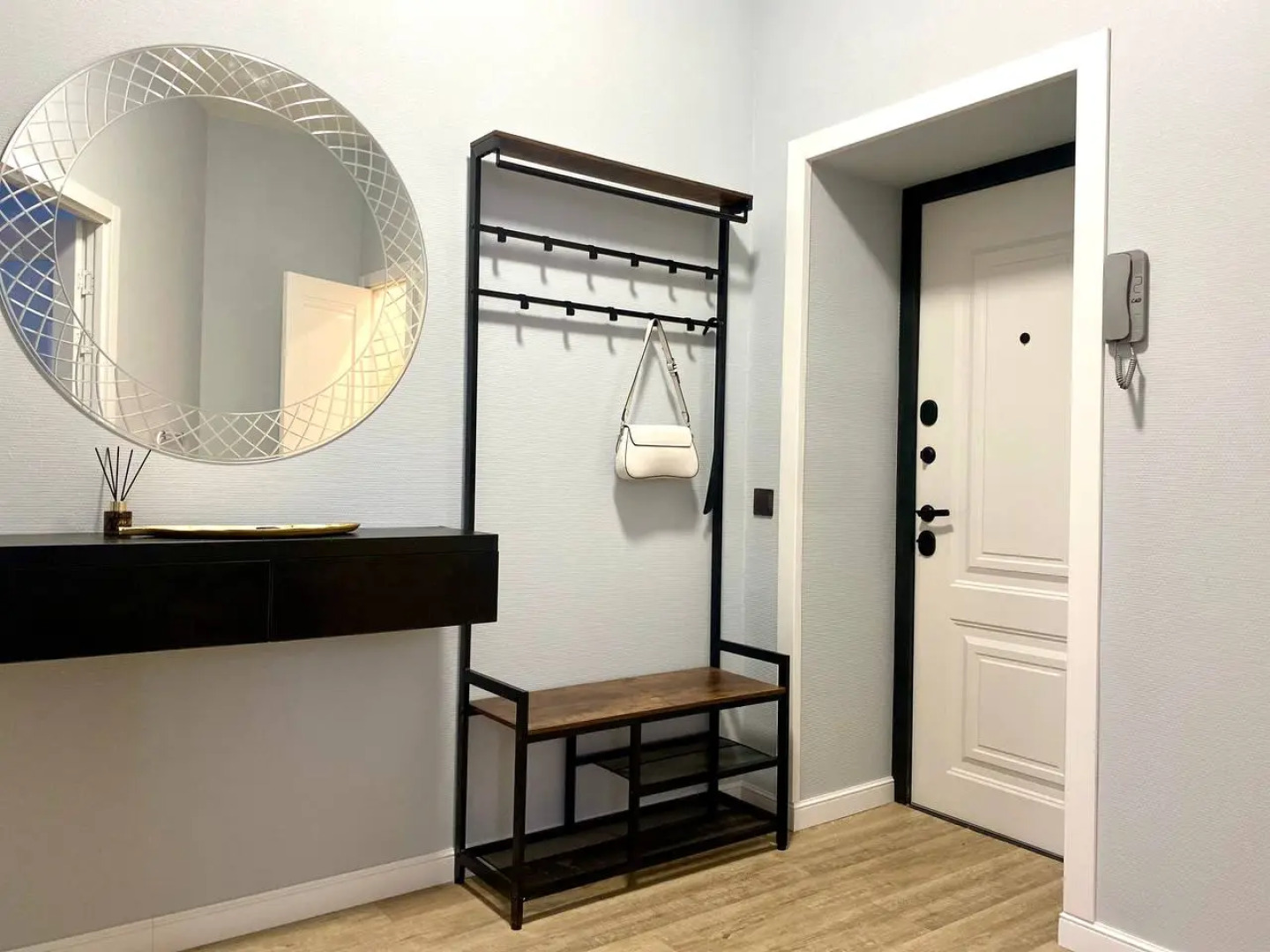 Апартаменты трехкомнатные рядом с набережной