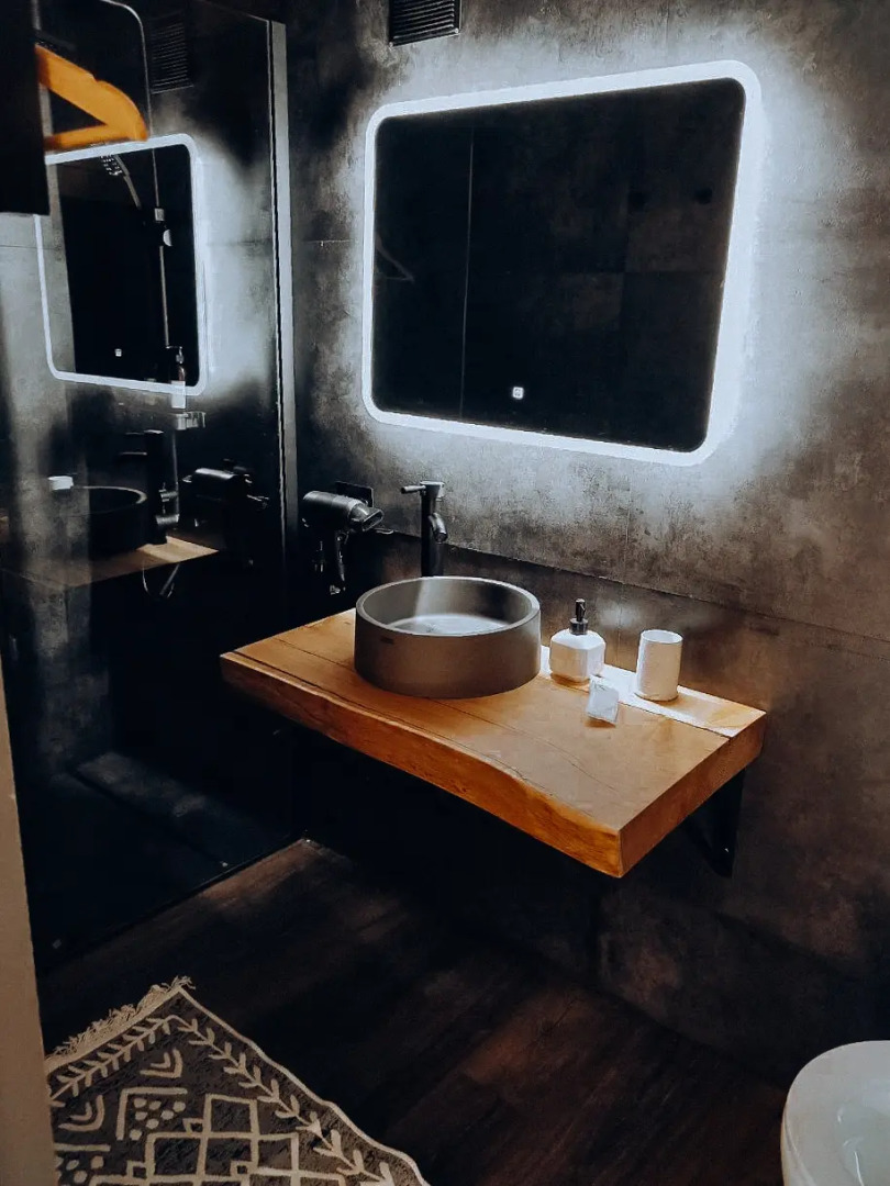 Шале А-фрейм с панорамным остеклением и террасой