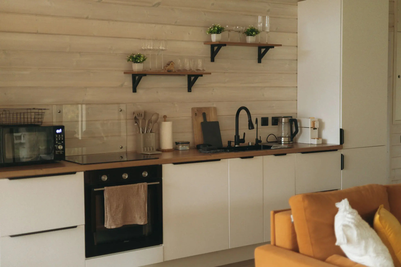 Частный дом с баней и чаном у воды и леса