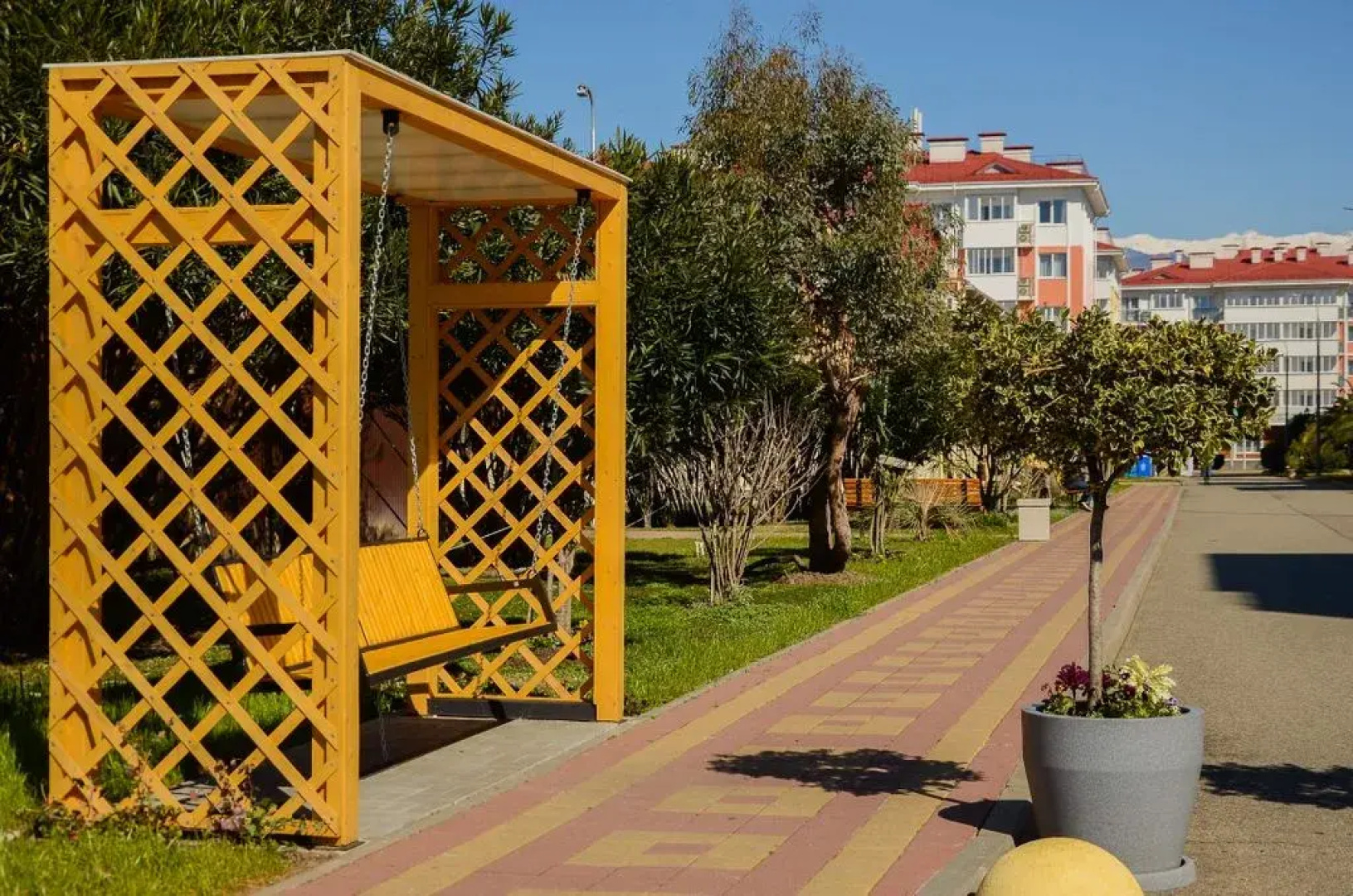 Квартира на цокольном этаже спасающие от жары с кухонной зоной