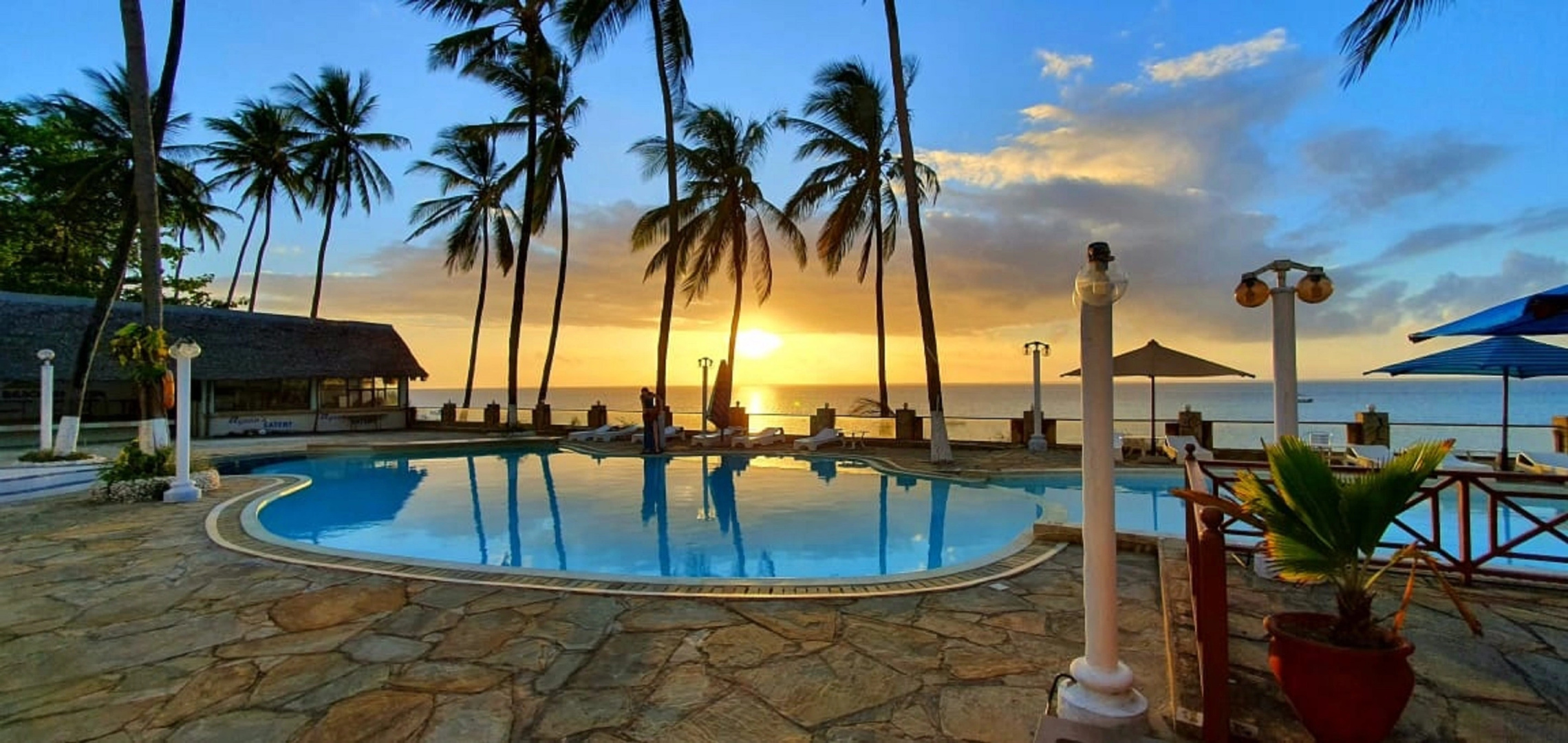 Отель Sai Rock Hotel & Beach Resorts