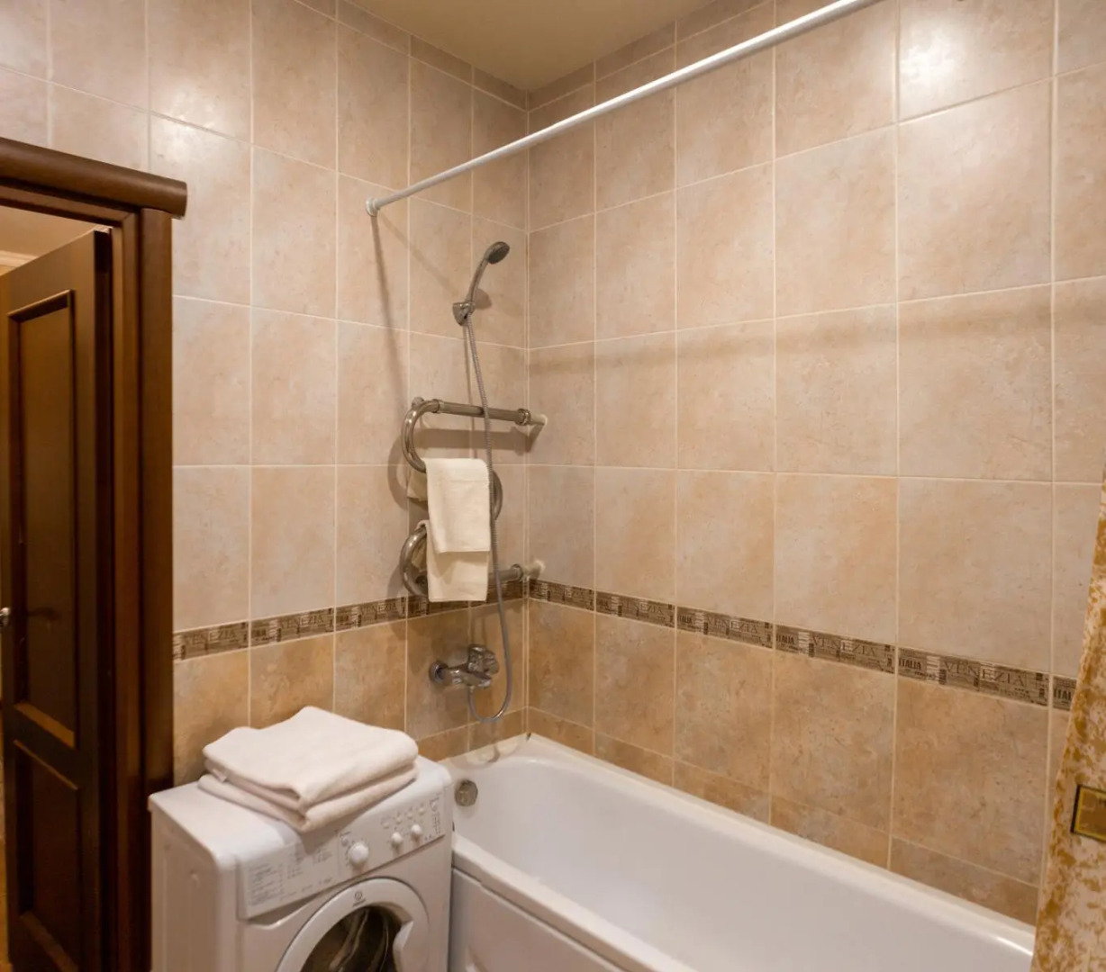 Апартаменты однокомнатные (17) Серебровская 91