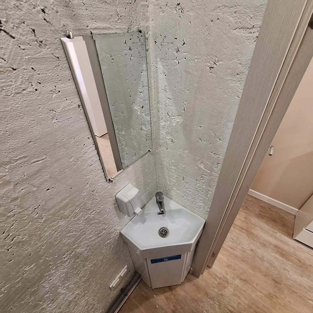 Квартира студия, 12м2,  1\6 эт., Актру