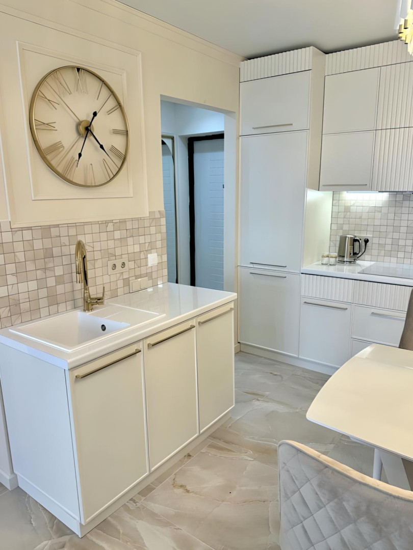 Апартаменты Шикарная Квартира в Стиле Неоклассика с Видом на Горы