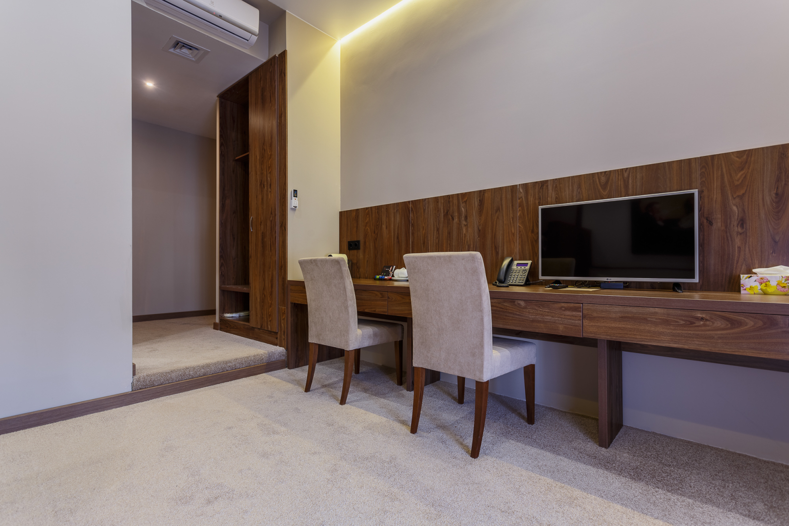 Отель Riverside