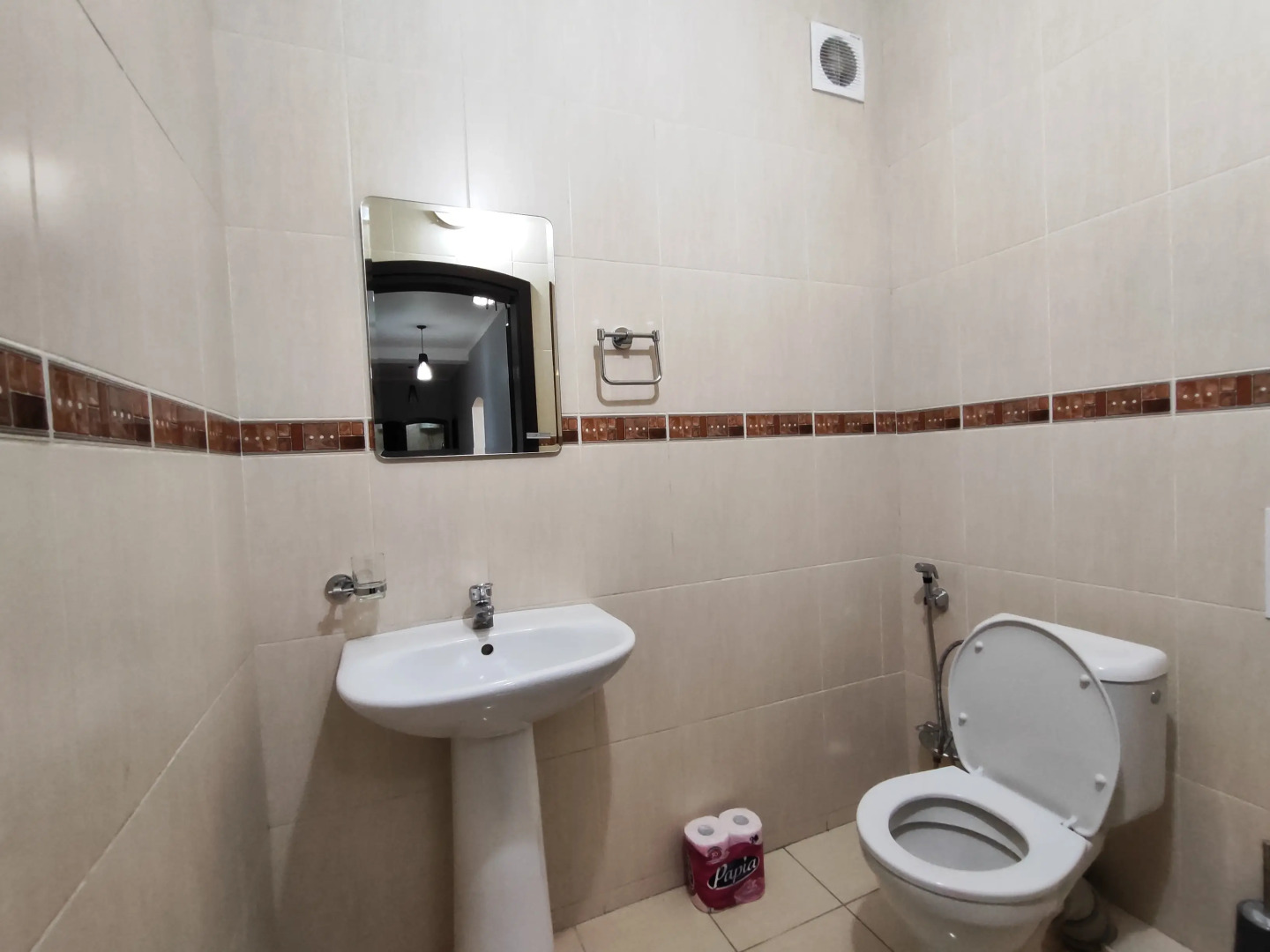 Апартаменты просторные двухкомнатные в центре Бишкека