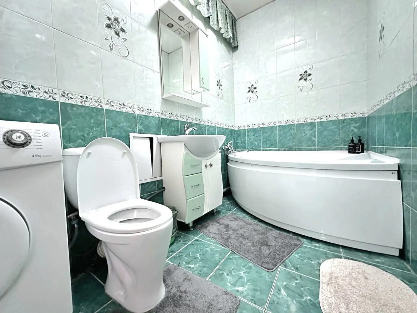 Квартира трехкомнатная в центре на Весенней