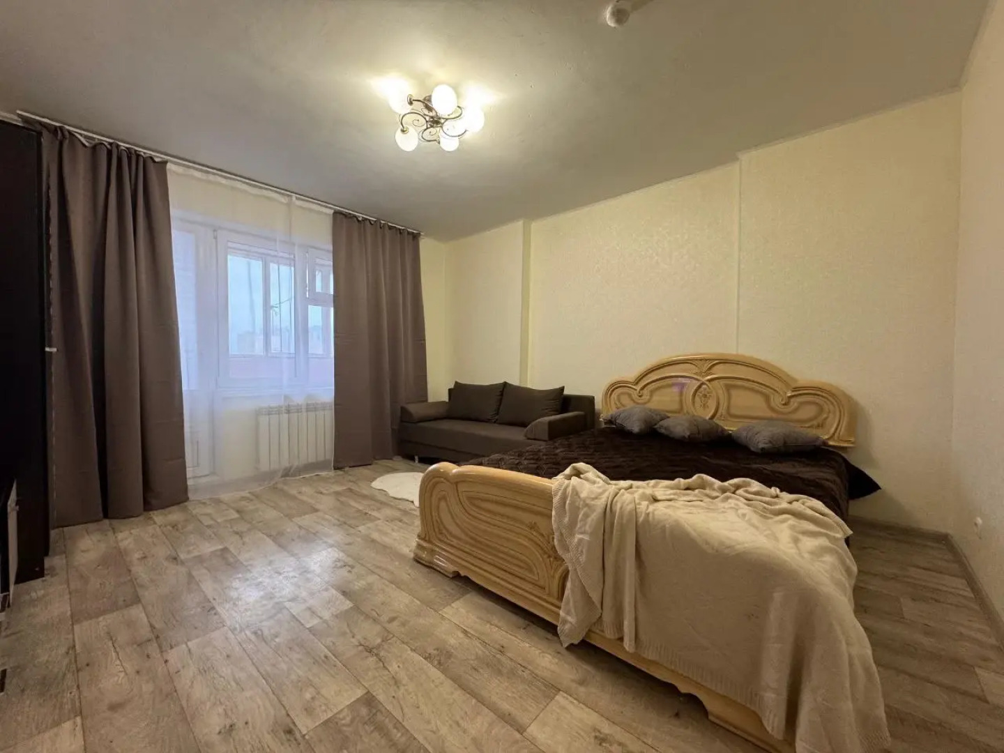 Апартаменты на 14 гостей на Хади Такташа 121 в центре города  На берегу Оз.Кабан