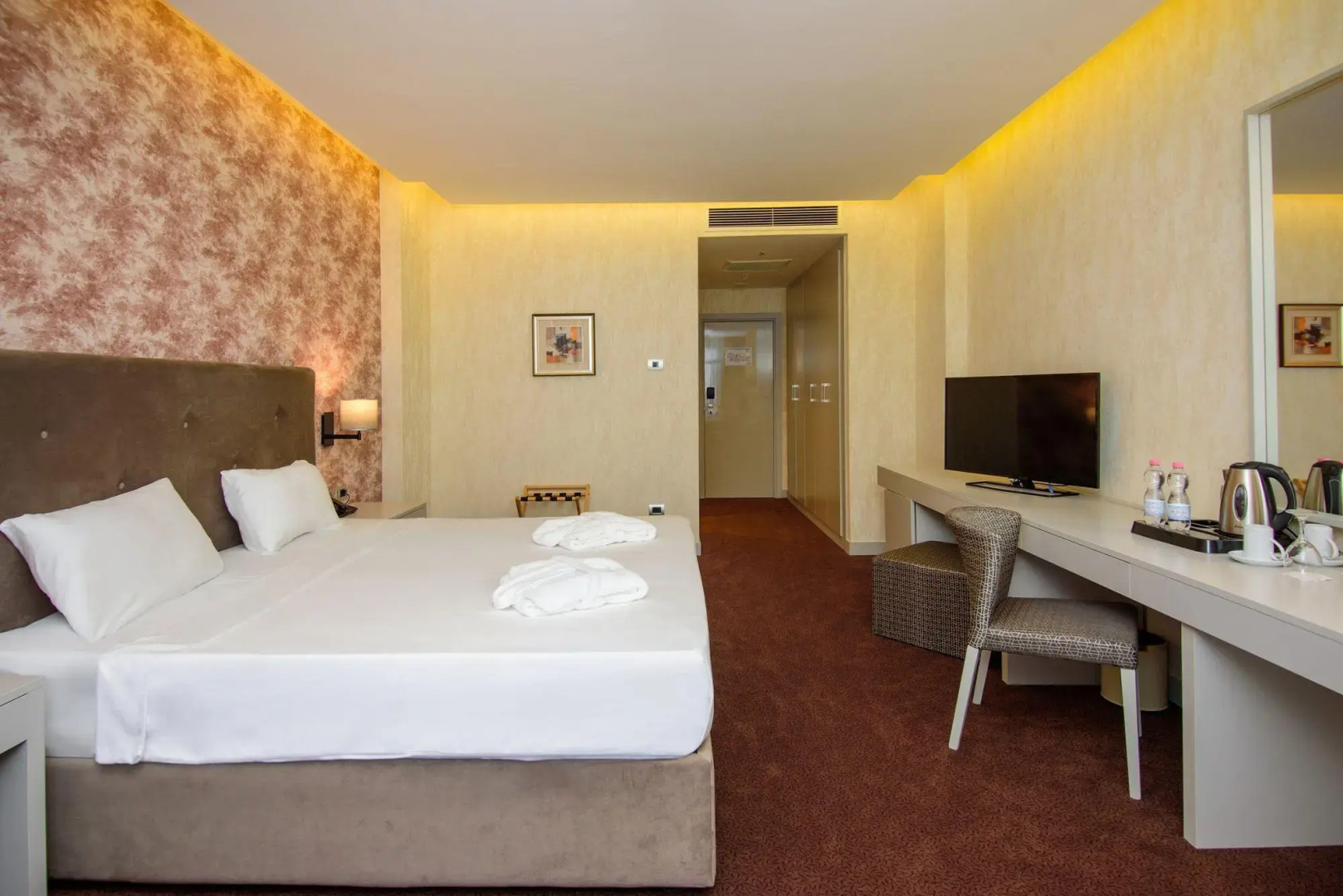 The Grand Gloria Отель