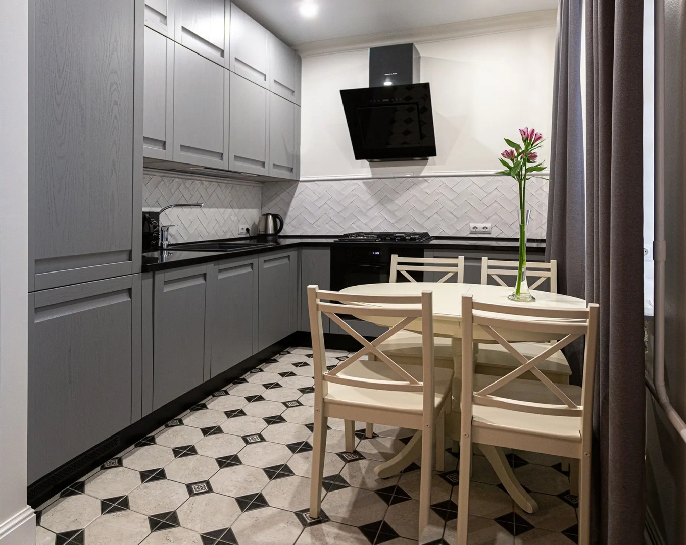 Апартаменты 3-комнатные HomeApart пр-т Независимости, 42