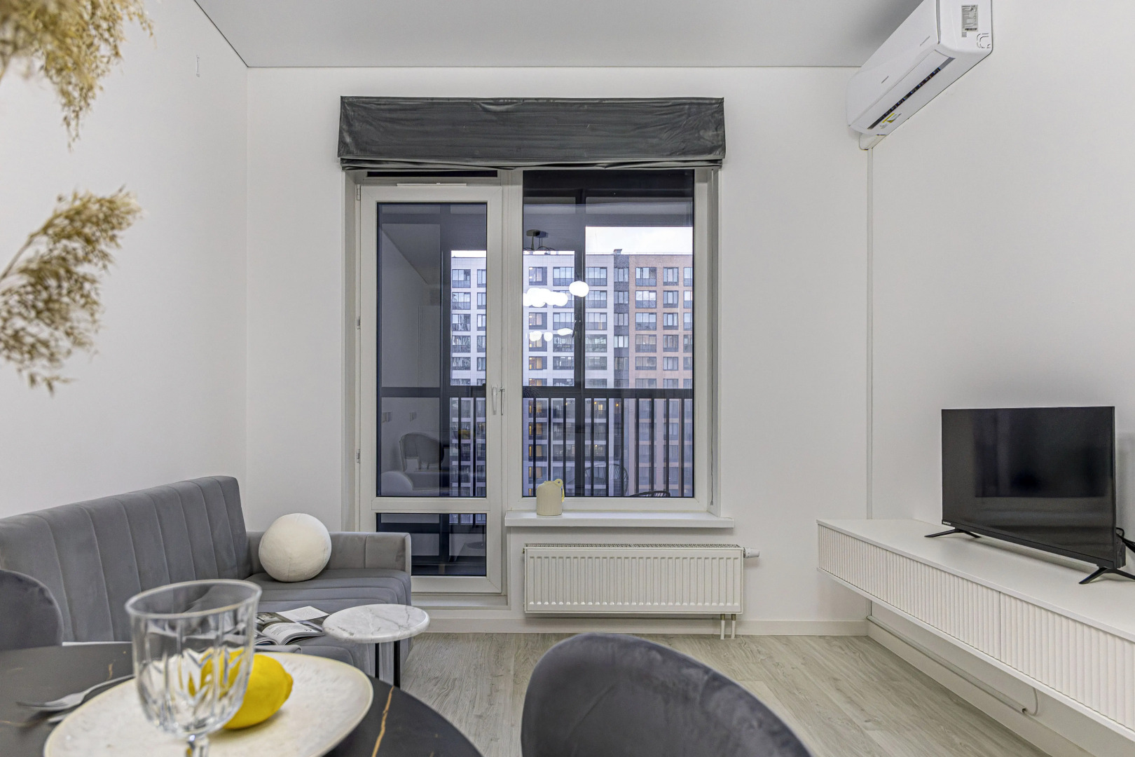 4flats MONOCHROME Квартира у набережной Невы в ЖК бизнес-класса