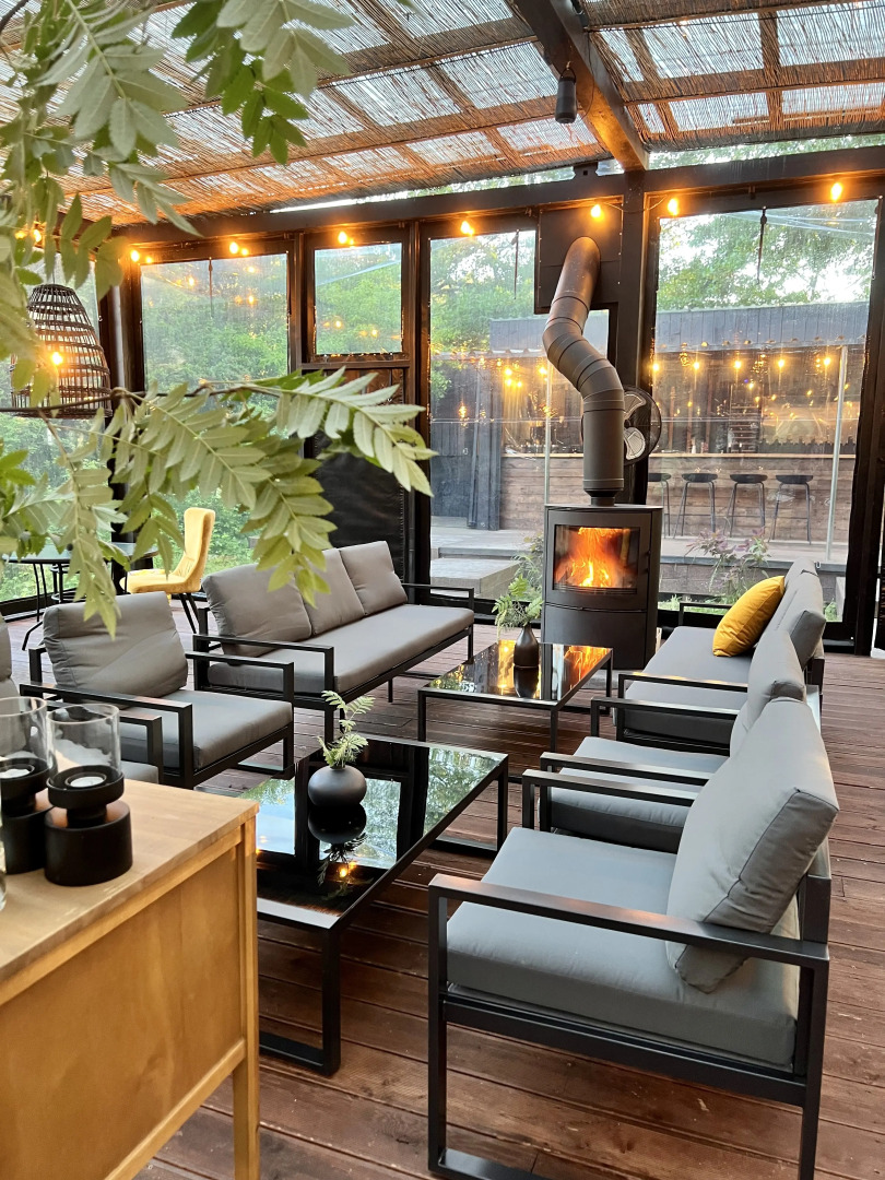 Поляна Глэмпинг, 1-я линия моря (12+)