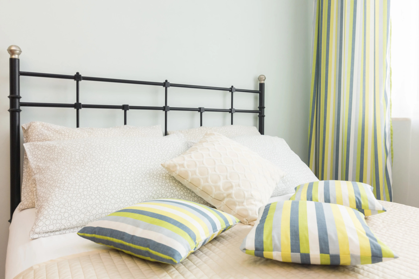 Апартаменты двухкомнатные в центре на ул.Горького 152. Сова-Дом