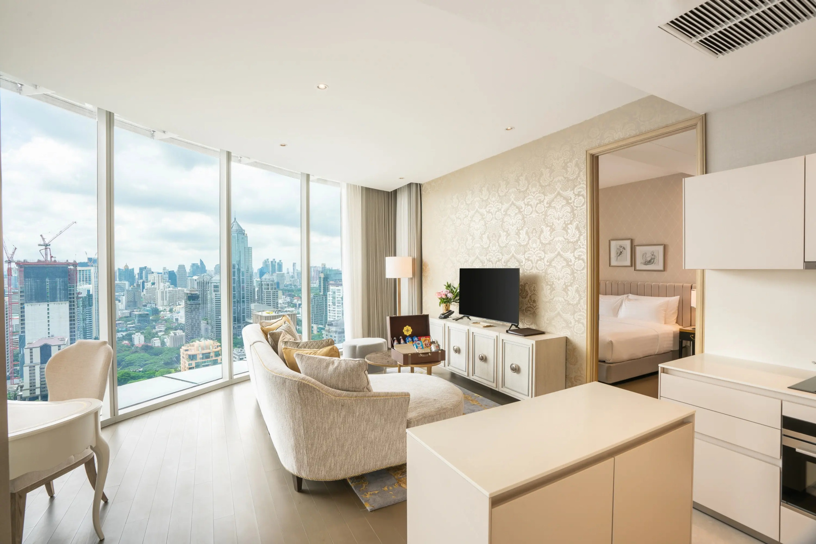 Отель Magnolias Ratchadamri Boulevard Serviced Residences