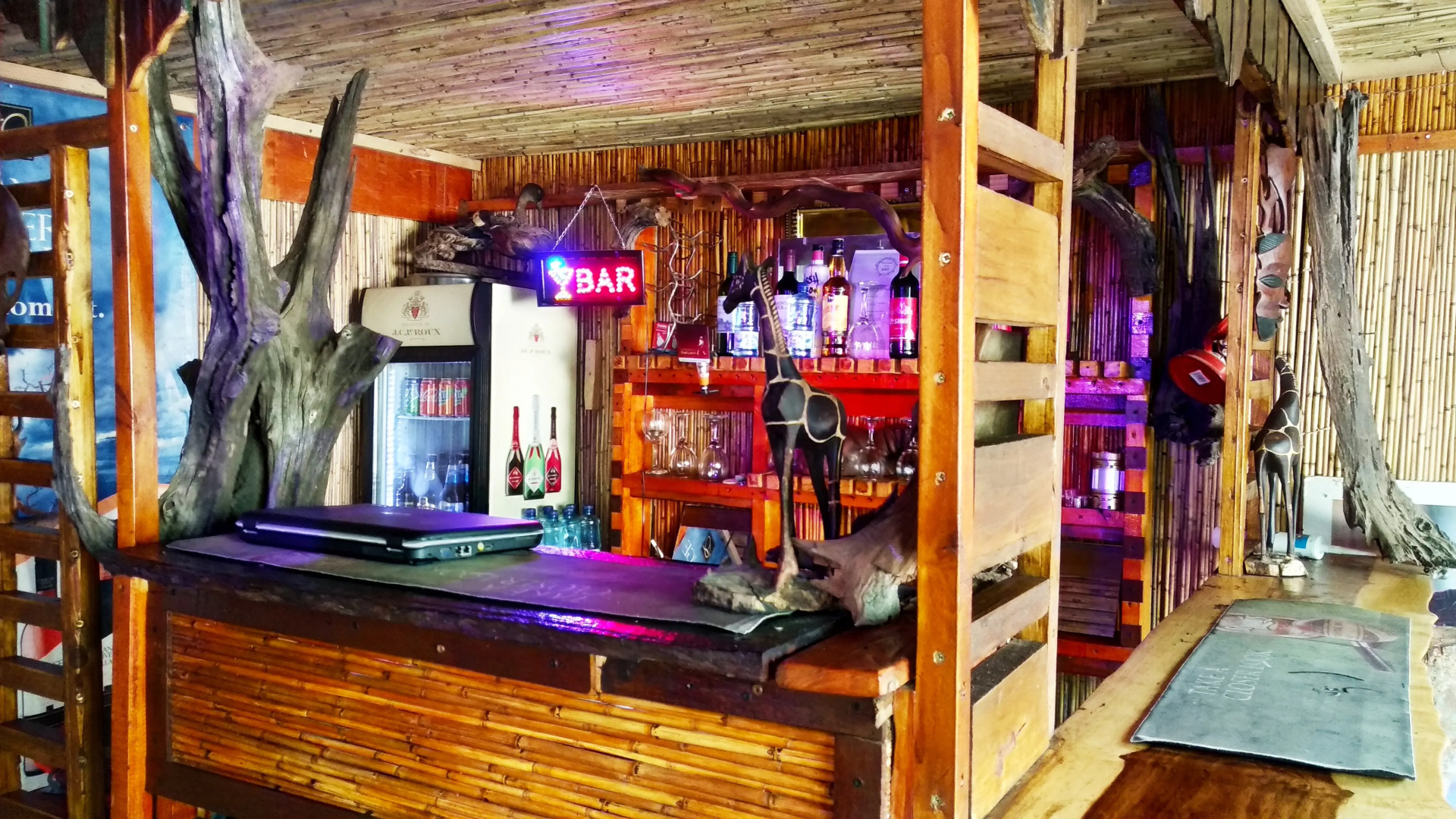 Хостел Elephant Trail Guesthouse and Backpackers