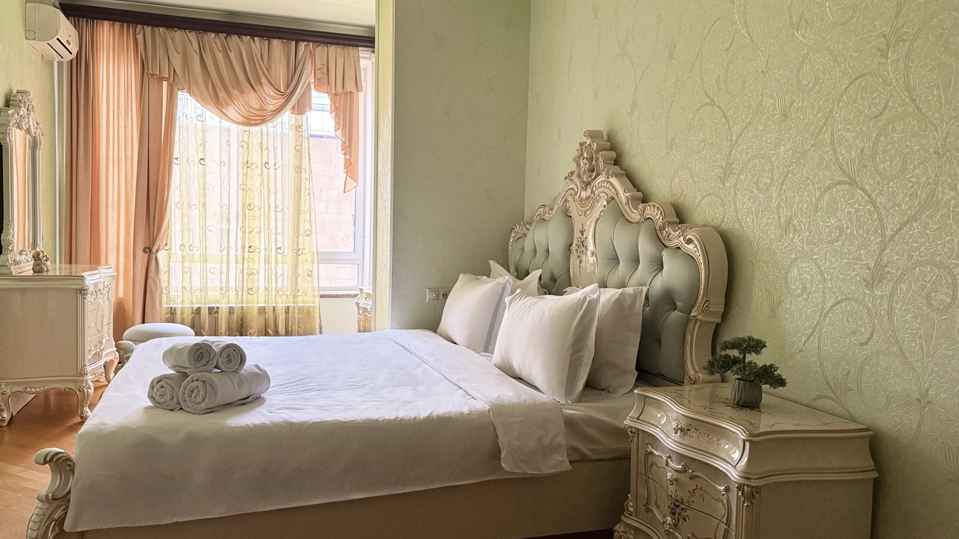 Апартаменты с 2 Спальнями и с Балконом в Центре Города от Sweet Home