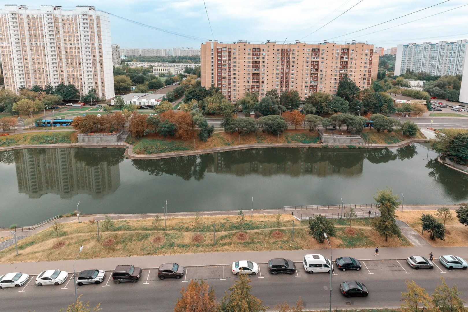 Апартаменты Просторная квартира на 4-х метро Марьино