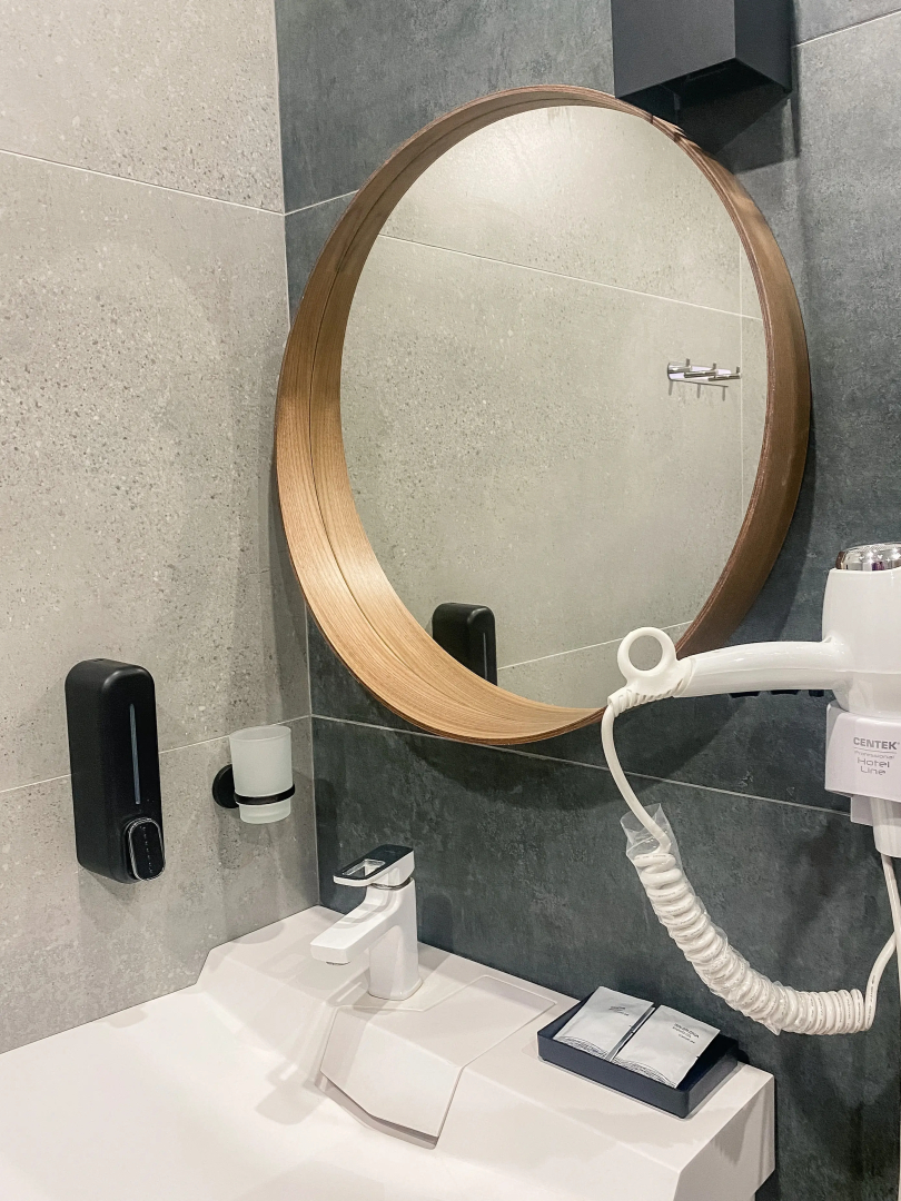 Студия с видом на озеро и горы на улице ГЭС