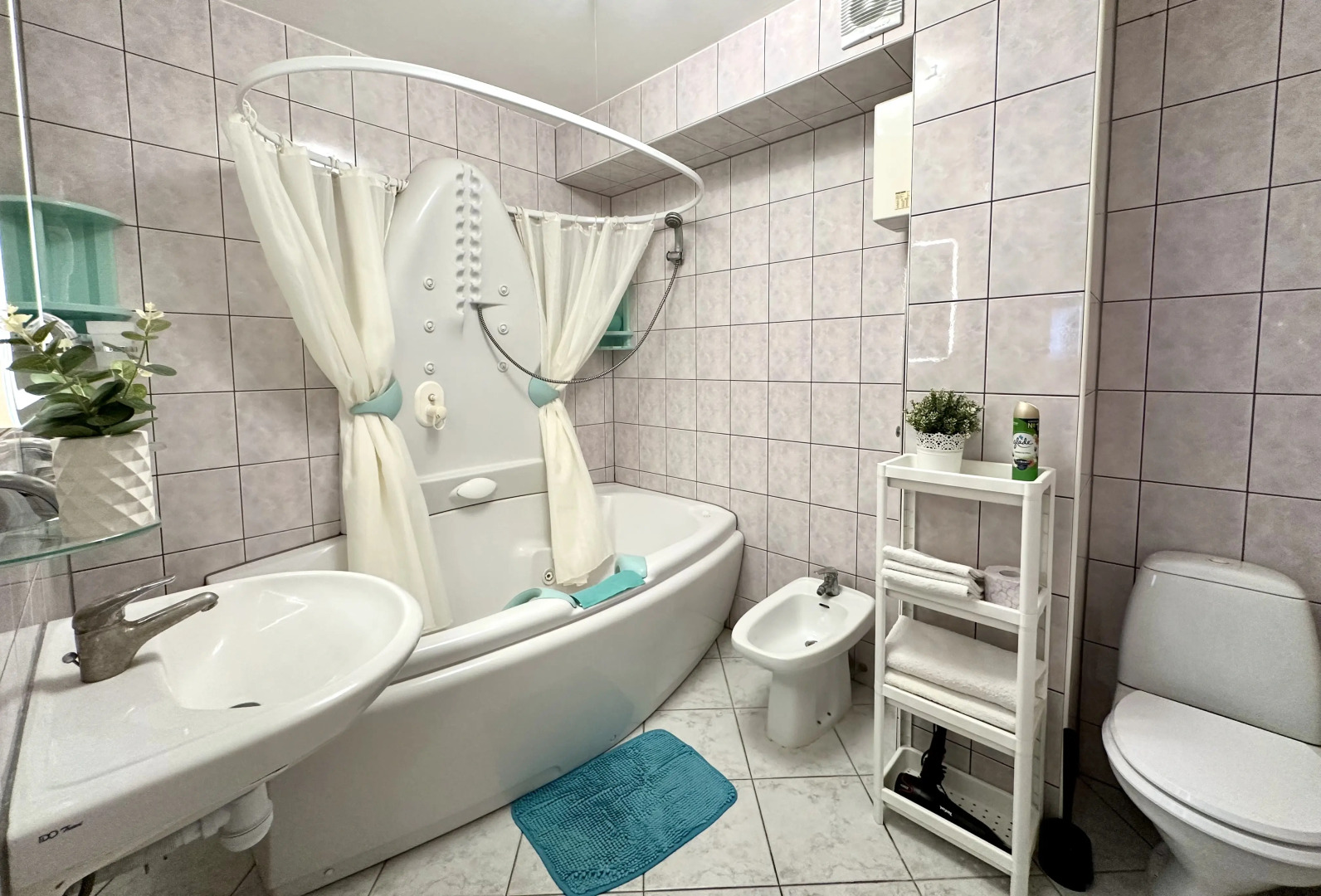 Апартаменты Трехкомнатная на Казанском Шоссе Историческая Часть Города ТЦ Фантастика