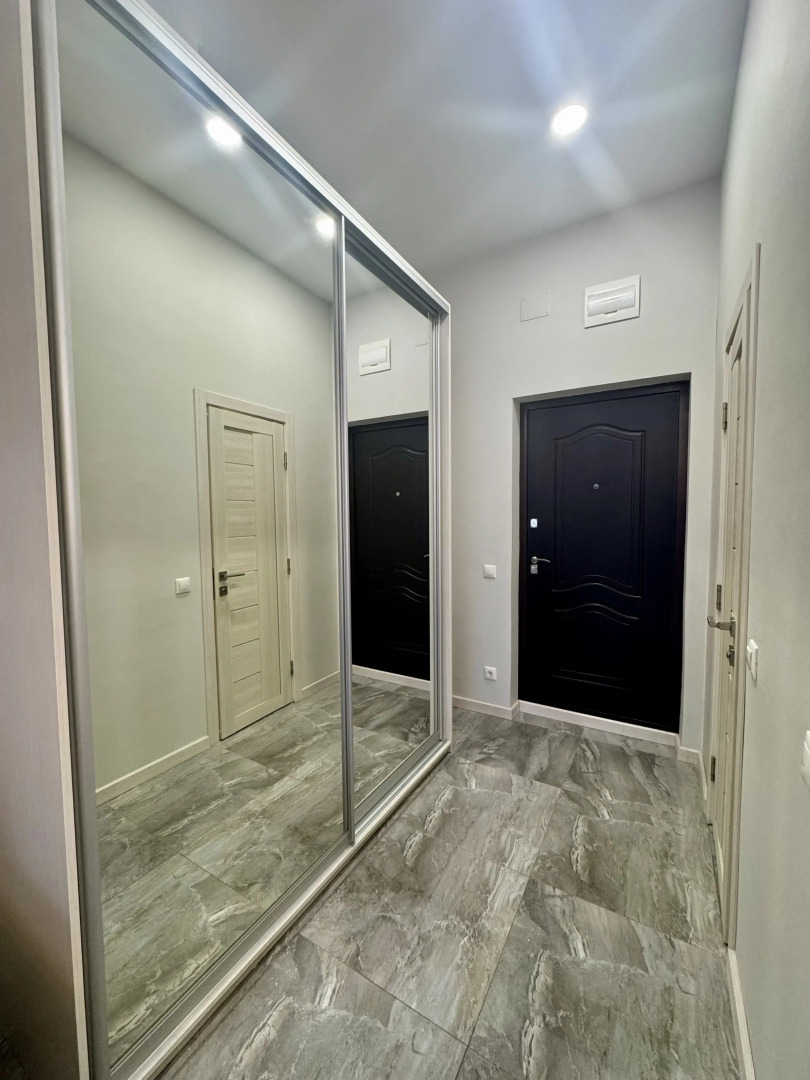 Квартира Просторная студия с террасой напротив отеля Мариотт