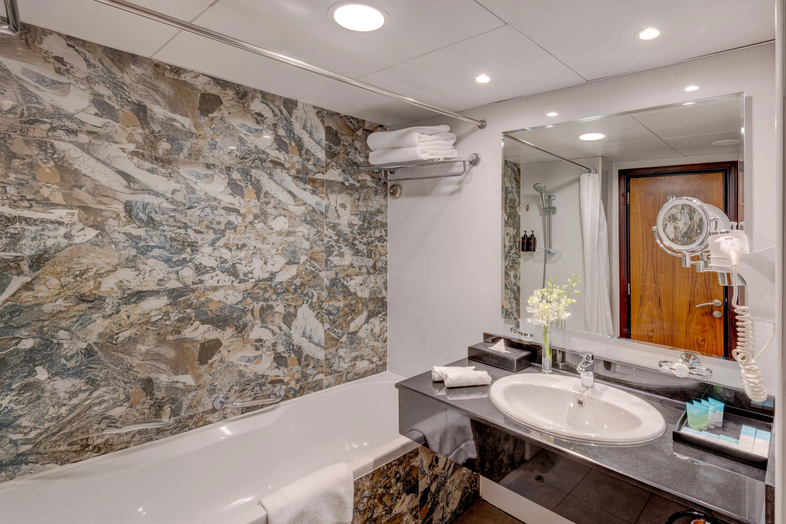 Отель HAWTHORN EXTENDED STAY BY WYNDHAM ABU DHABI