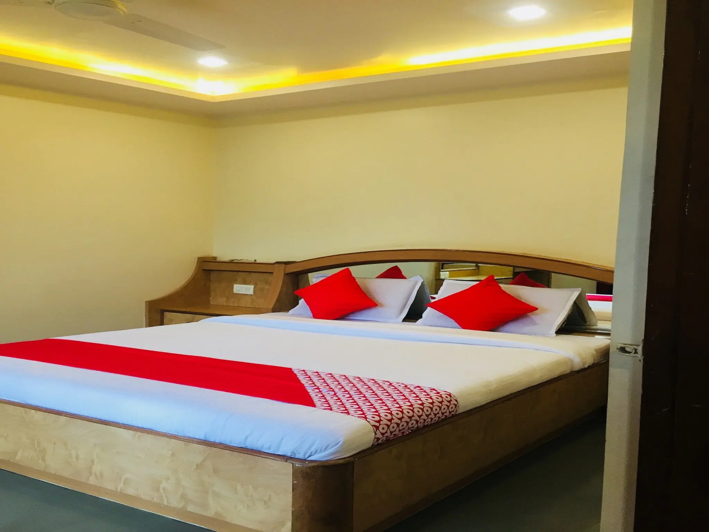 Отель New Uttam Hira Palace