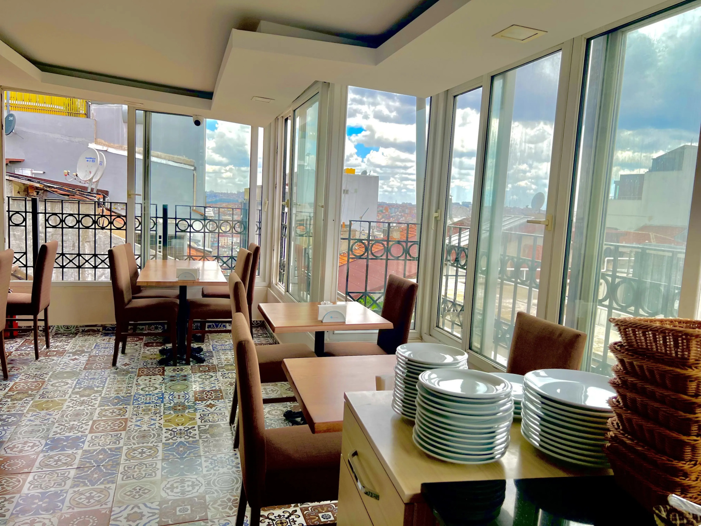 Pera Arya Hotel