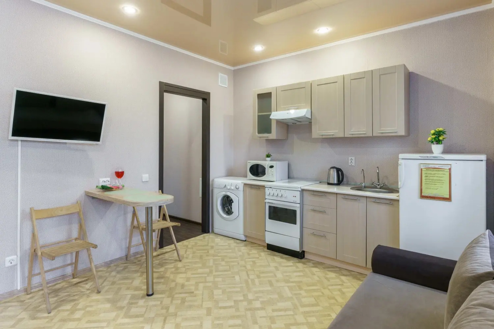 Апартаменты студия в новом доме в центре Тюмени