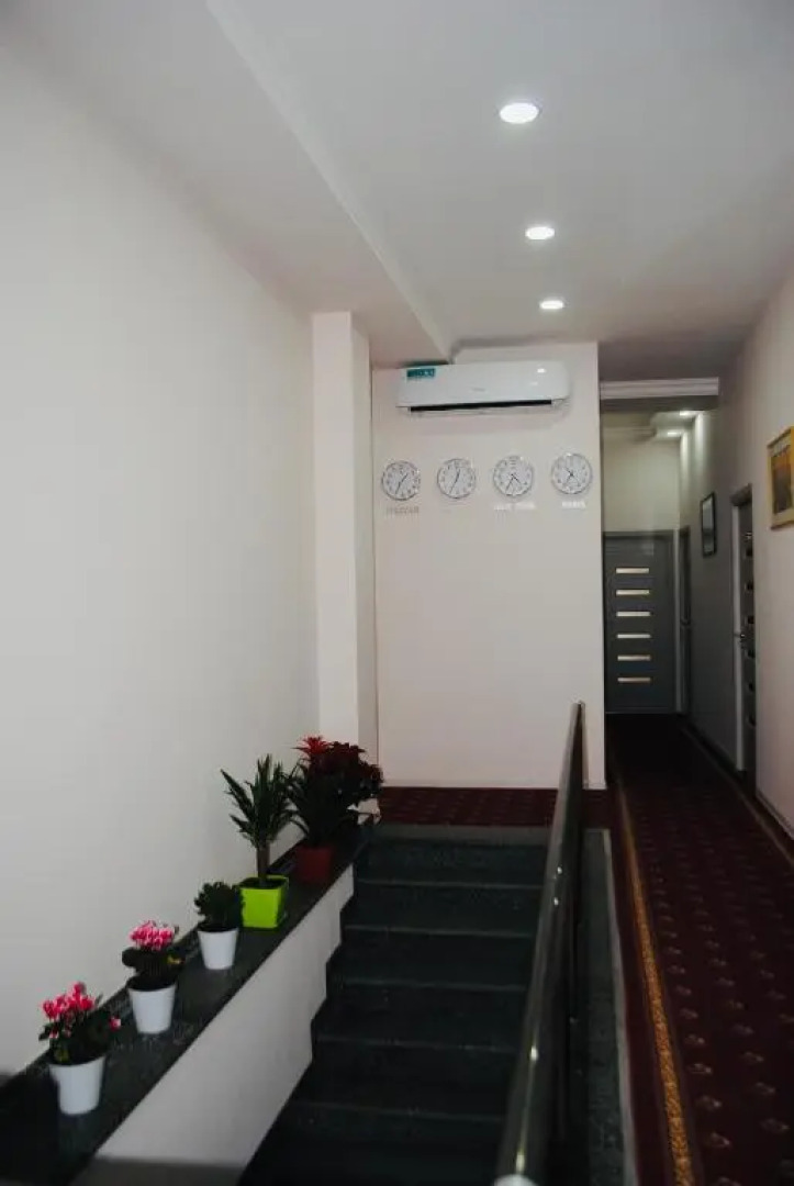 Отель Erebuni Plaza