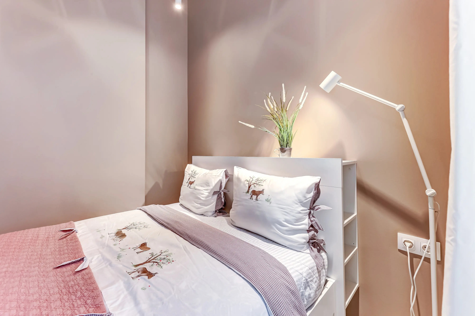 Апартаменты SweetHome на Мойке 40